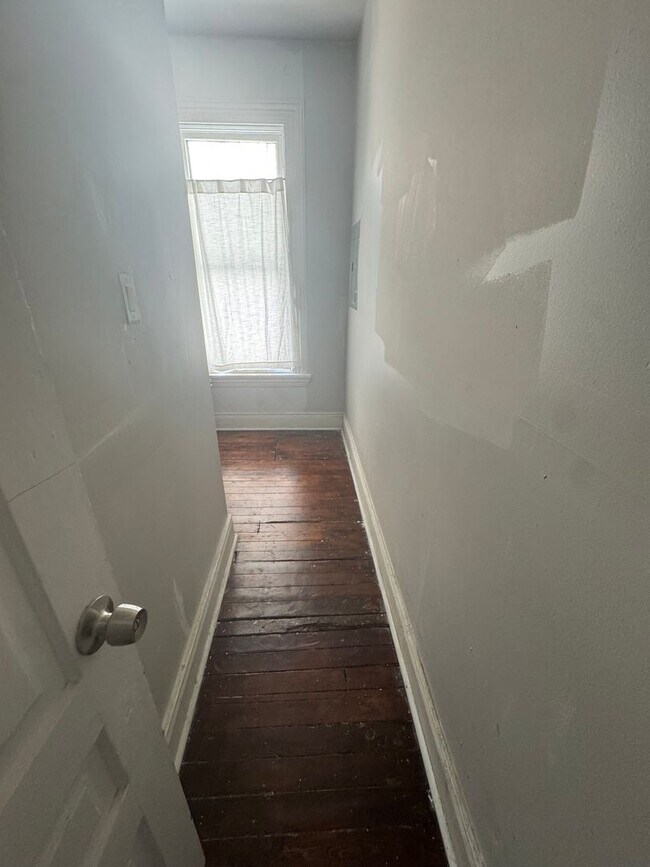 Building Photo - 5498 Hays Street