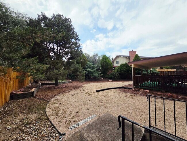 Building Photo - 250 Dolomite Dr
