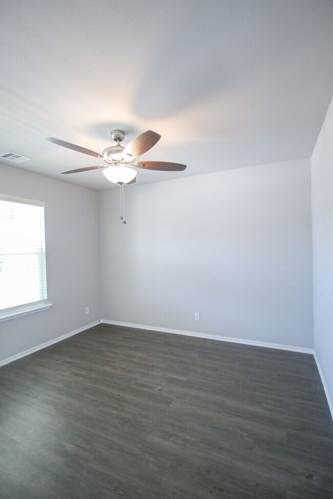 Building Photo - 5309 S Nassau Ave