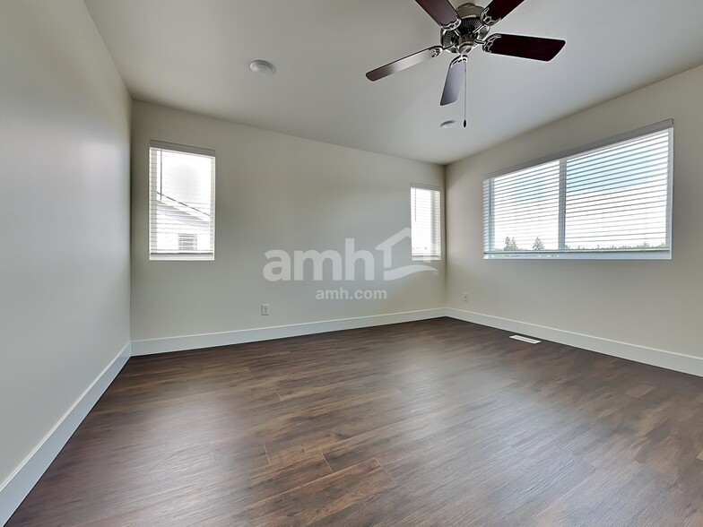 Building Photo - 17621 26th Ave Ct E