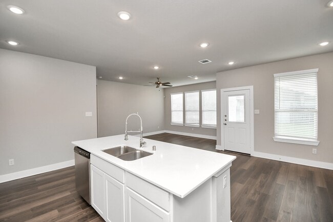 Building Photo - 10643 Cascade Crk Dr