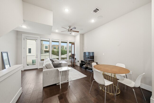 Building Photo - 2401 Crawford St