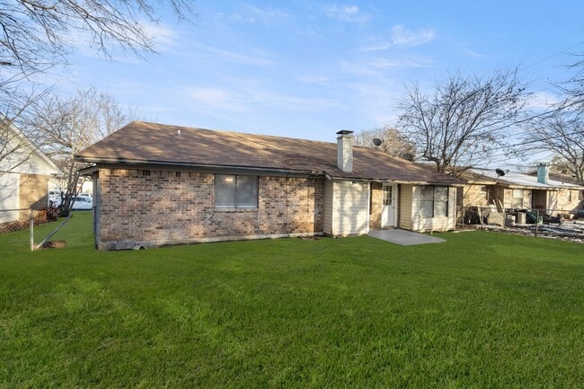 Building Photo - 7509 Echo Hill Dr