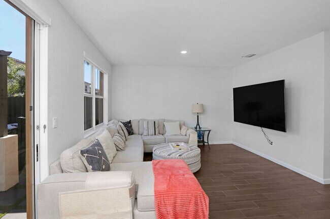 Building Photo - 1457 SE 26th Ave