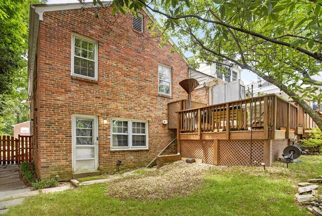 Building Photo - 5703 Cromwell Dr