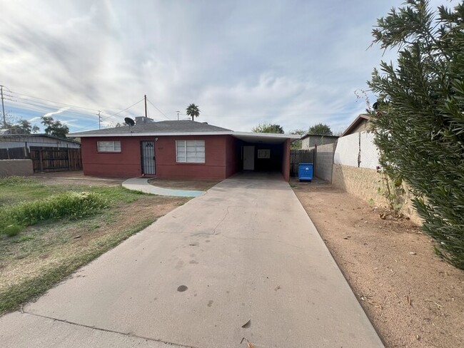 Building Photo - Charming Newly Renovated 1950s Home – Move...