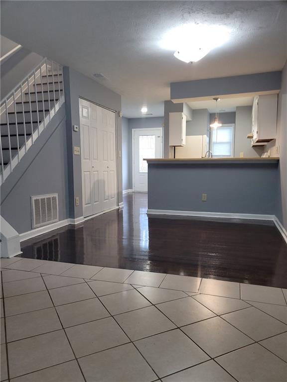 Building Photo - 457 Prince of Wales