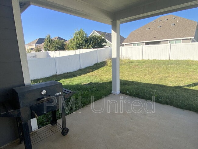Building Photo - 9145 Blackstone Dr