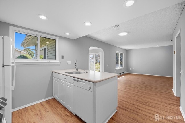 Building Photo - 351A Jutland Dr