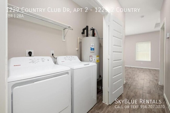 Building Photo - 1229 Country Club Dr