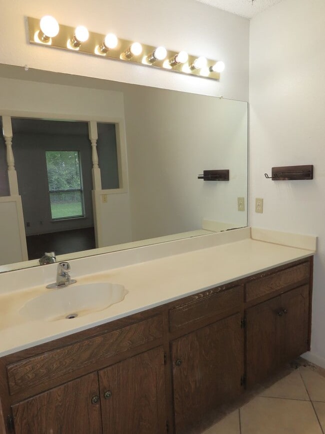 Building Photo - Whitehouse ISD! Spacious 3 Bedroom, 2 Bath...