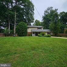Building Photo - 8913 Cromwell Dr