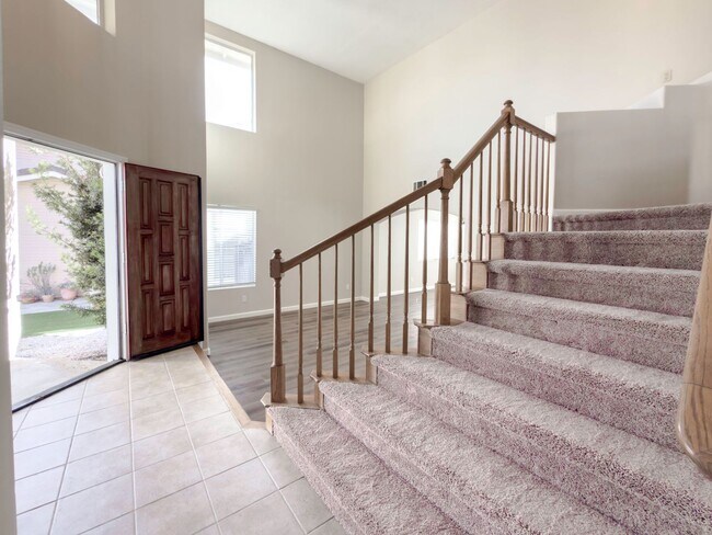 Building Photo - 4 BEDROOM / 3 CAR GARAGE MURRIETA HOME FOR...