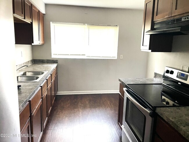 Building Photo - 5824 Yellow Pine Dr