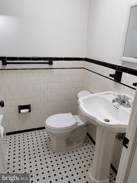 Building Photo - 6841 Duluth Ave