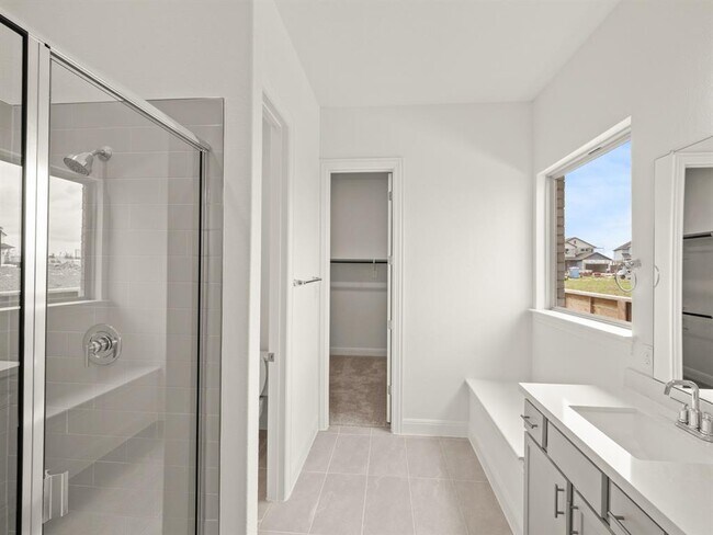 Building Photo - 100 Royal Fern Rd