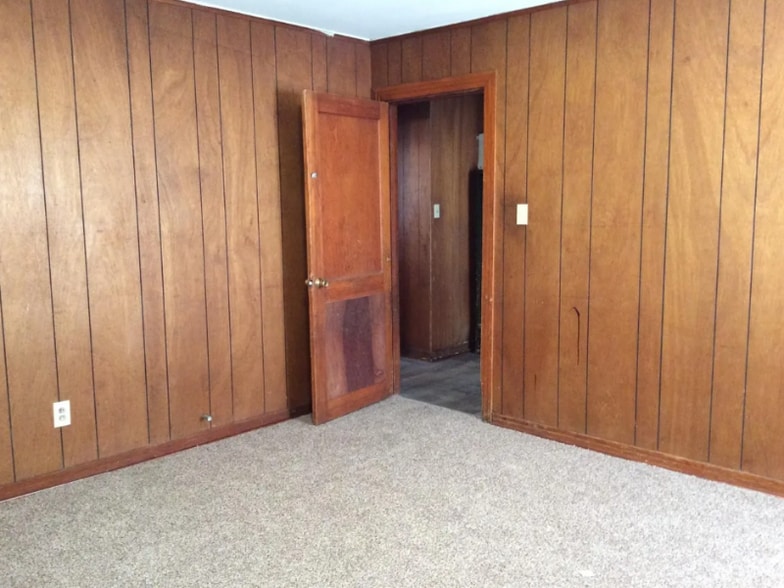 Building Photo - 5915 Henderson Ave