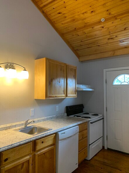 Front door &amp; kitchen - 1112 Cardinal St # 107