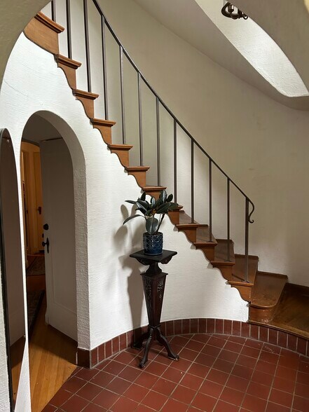 Interior staircase and hallway - 3846 NE Maywood Pl