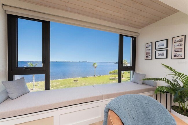 Building Photo - 1500 Park Beach Cir