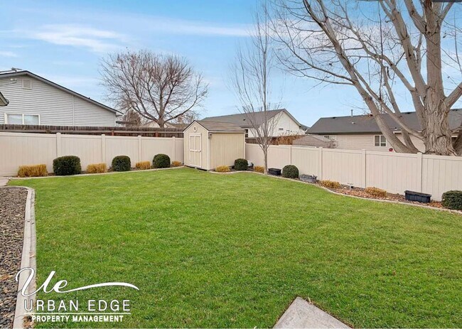 Building Photo - 3 Bed 2 Bath Home off Garrity