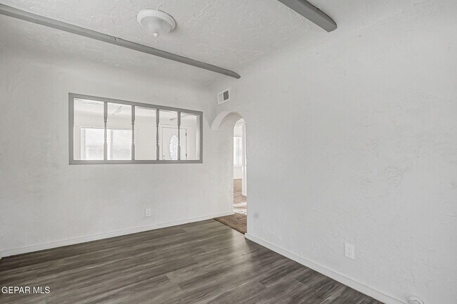 Building Photo - 580 Chula Vista St