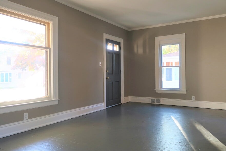 Building Photo - 238 Miller St