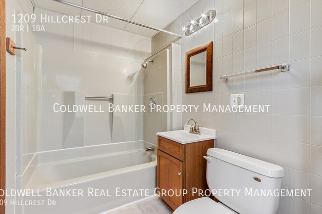 Building Photo - 1209 Hillcrest Dr