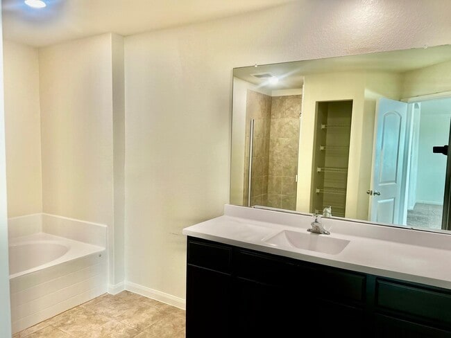 Building Photo - 6159 El Oro Dr