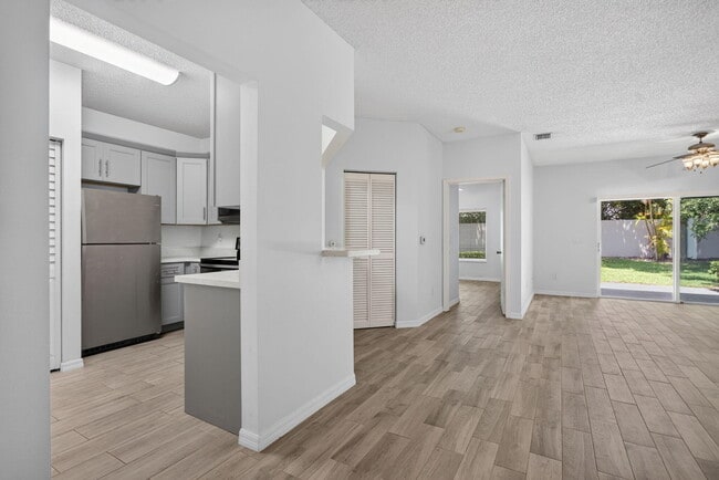 Building Photo - 1263 SW 48th Terrace