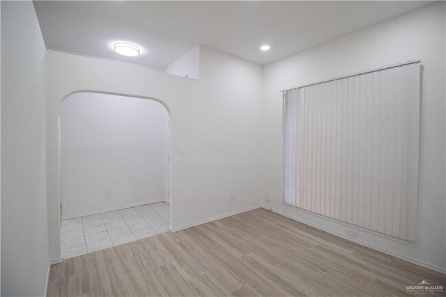 Building Photo - 18 Umbrellabird Ave