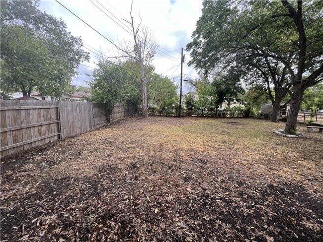 Building Photo - 806 Sandy Ct