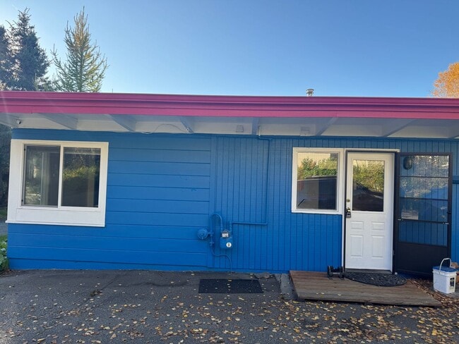 Building Photo - 1752 W 11th Ave