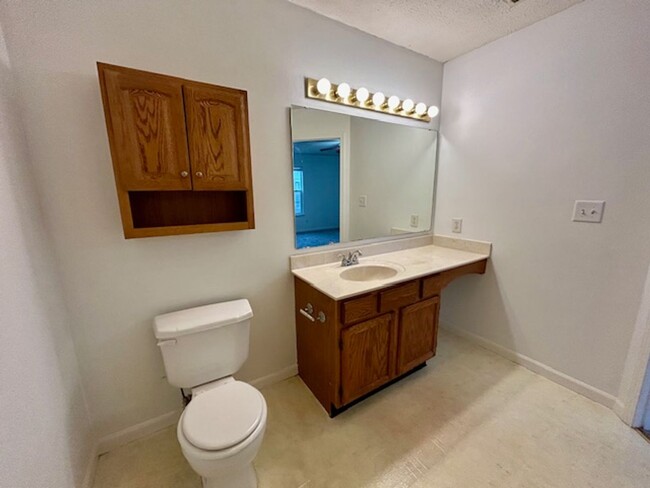 Building Photo - Charming 3-Bedroom, 2.5-Bath Home with Lof...