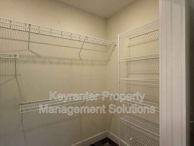 Building Photo - 2440 Belvue Rd