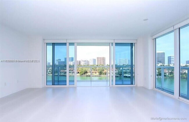 Building Photo - 9821 E Bay Harbor Dr