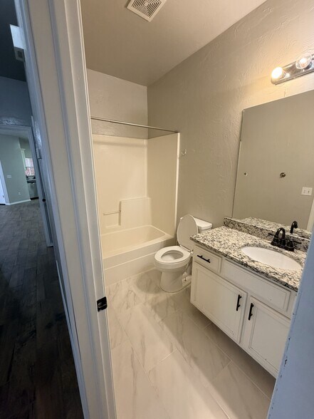 Building Photo - 1929 Lariat Cir