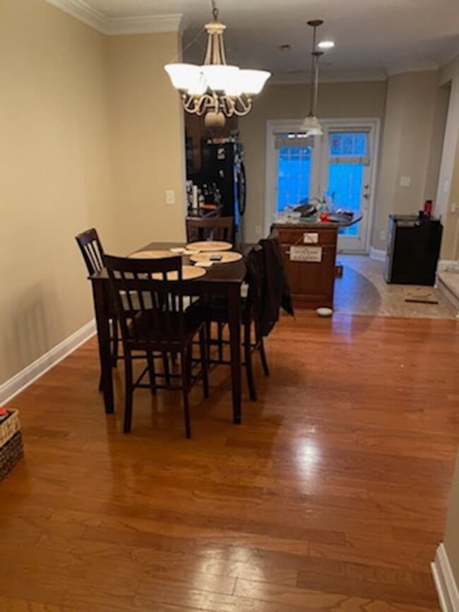 Building Photo - 2 BED/2.5 BATH Townhome in Magnificent Wesley Heights West End District