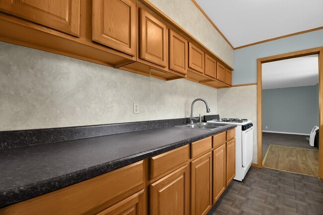 Building Photo - 4344 Broadhurst Dr