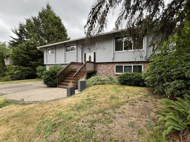 Building Photo - Three-Bedroom Home Near Nike Campus with Bonus Room, Large Deck & Two-Car Garage
