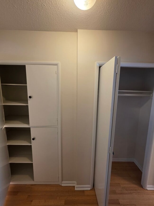 Building Photo - LOCATION! Immaculate 2 Bedroom Apartment S...