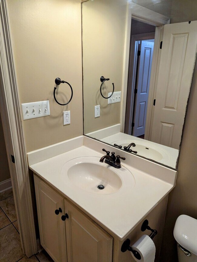 Building Photo - Home for You in Fairground Place!