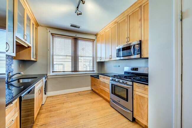 Building Photo - OPPORTUNITY KNOCKS 3 BED 1 BATH 1,400 SF ±...