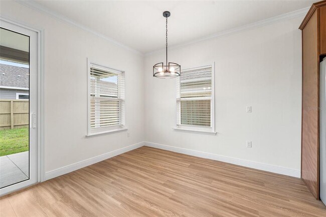 Building Photo - 6735 SW 10th Ln
