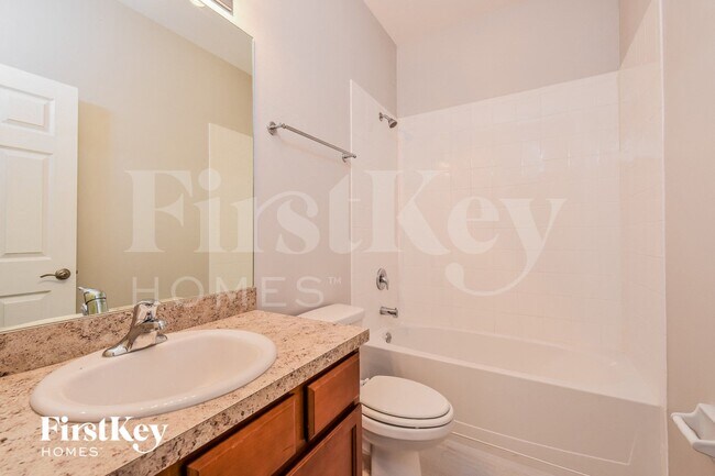 Building Photo - 2717 SW 18th Ave