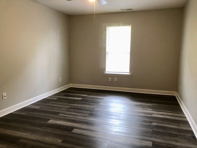 Building Photo - 2017 Grandhaven Dr