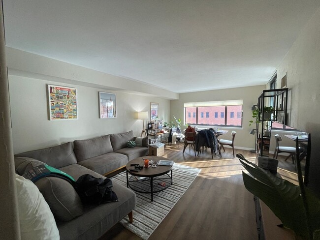 Building Photo - Location is as Good as it Gets!