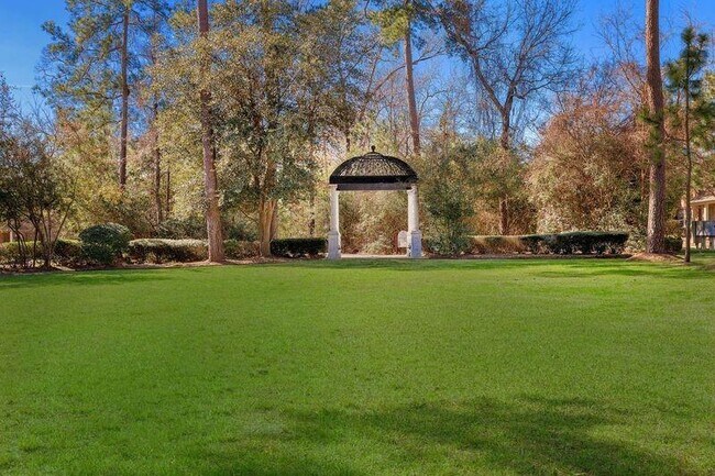 Building Photo - 2 E Pipers Green St