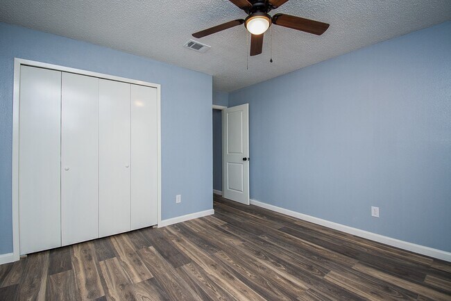 Building Photo - 16419 N Bend Dr