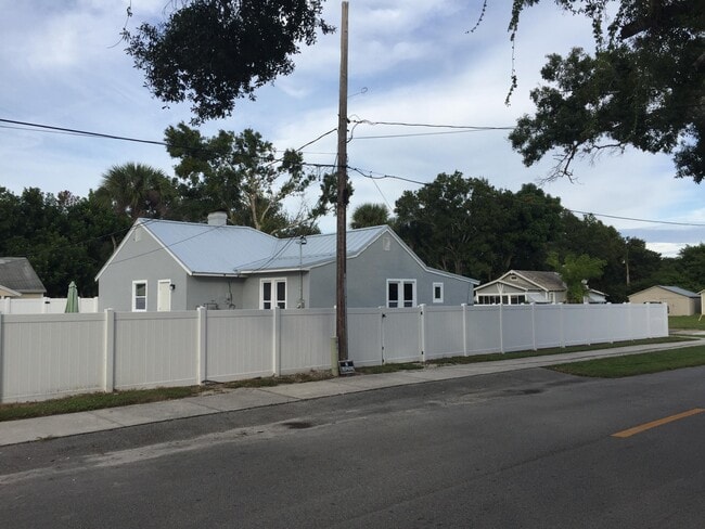 Building Photo - 1805 21st Ave